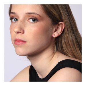 chica con pendientes largos guild
