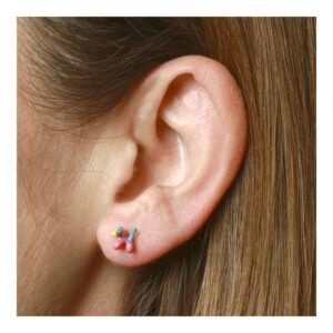 chica con pendientes plata perrito globos multicolor chica con pendientes plata perrito globos multicolor