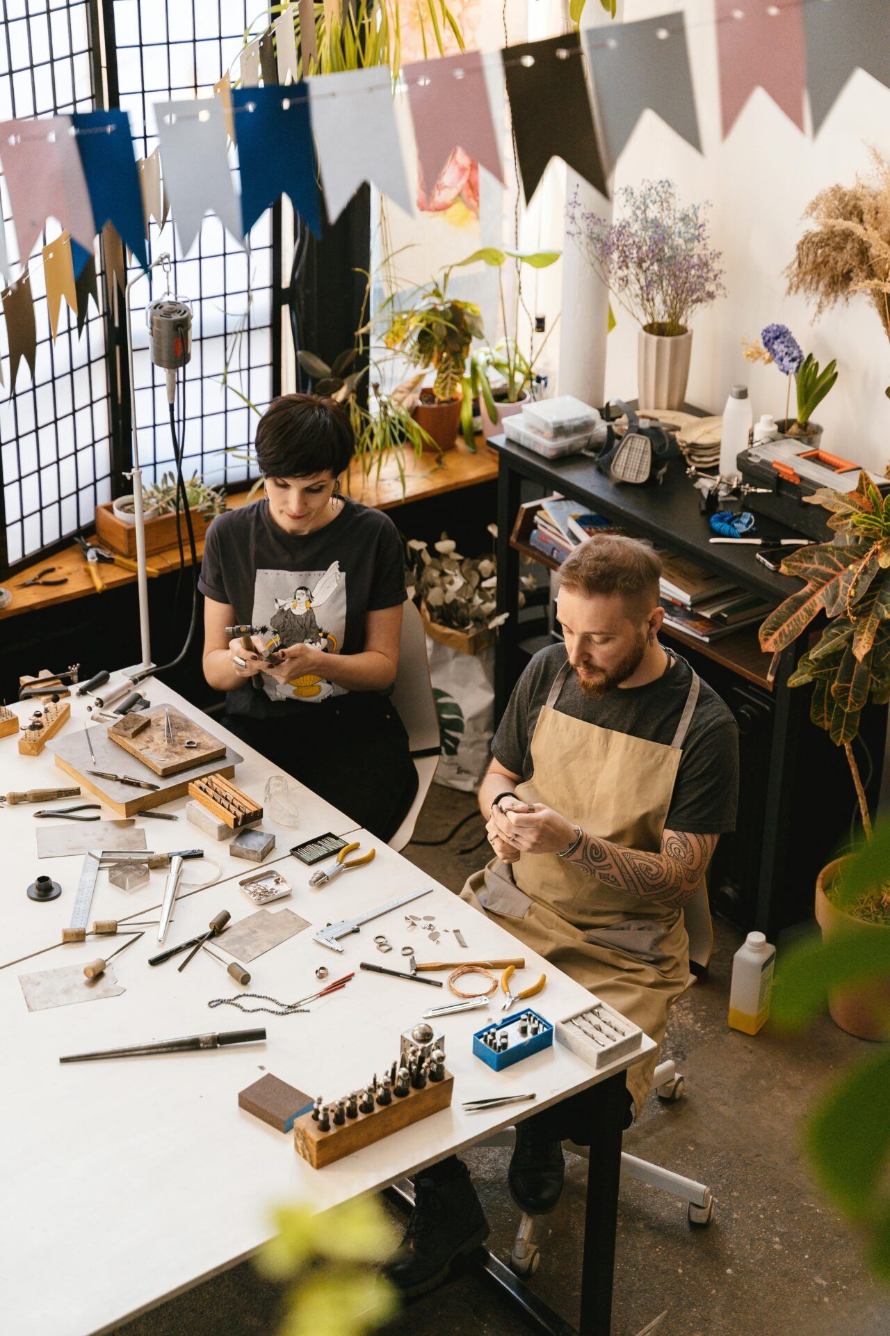 Trabaja con nosotros taller de joyeria artesanal