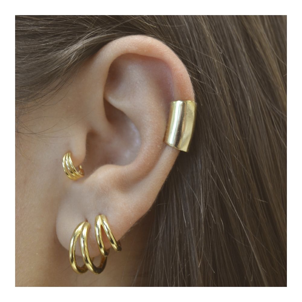 Tendencias en Joyería de Plata para Verano 2026: Lo Más Chic y Actual chica con earcuff de plata liso 13 mm mon