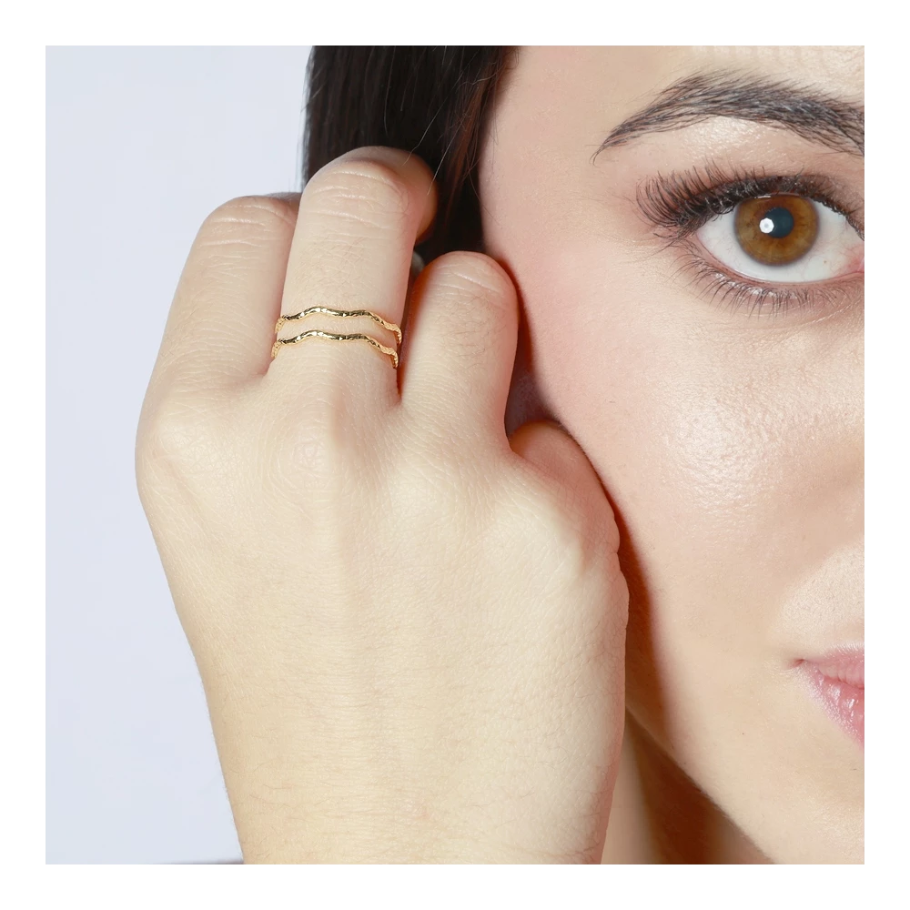 Anillo plata 925 ondas diamantadas Anillo plata 925 ondas diamantadas foto