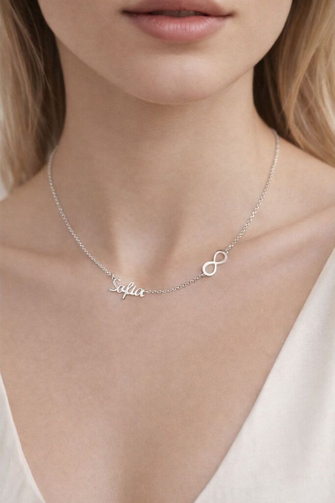 Joyas para Primera Comunión 2026: Guía Completa para Elegir el Regalo Perfecto Gargantilla personlizable plata nombre e infinito foto