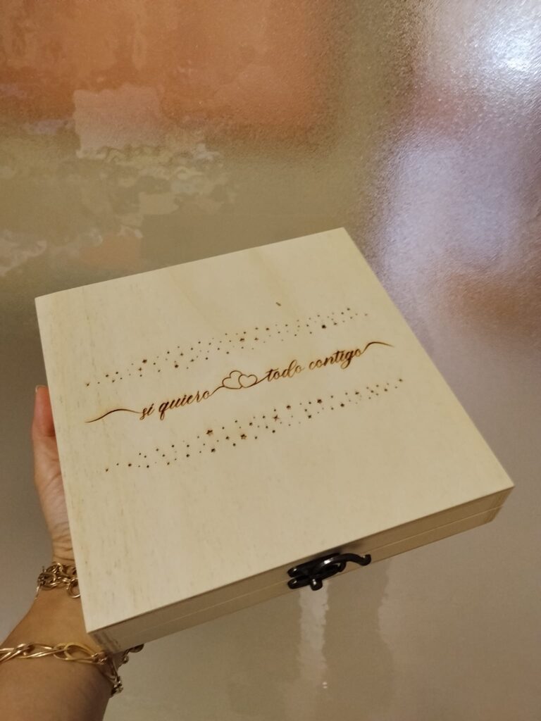 Arras de Plata para Bodas de Plata: Guía del 25 Aniversario Estuche madera natural y bandeja acero para arras personlizadas